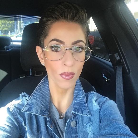 Meet your Posher, Anais - Picture 1 of 1